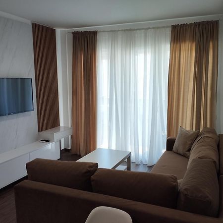 Apartment With Pool เวลิโก กราดิชเต ภายนอก รูปภาพ